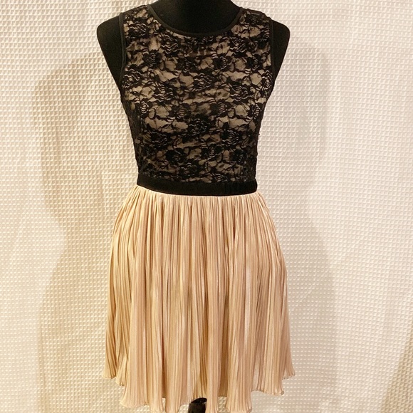 Rewind Dresses & Skirts - Rewind black & gold dress size medium GUC